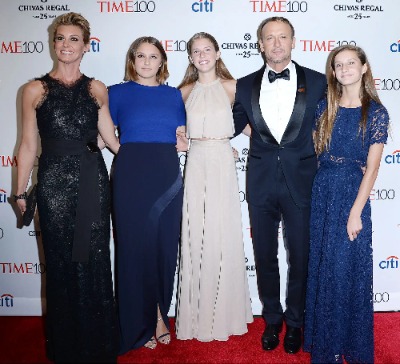 Tim McGraw and Faith Hill with their three daughters at an event.